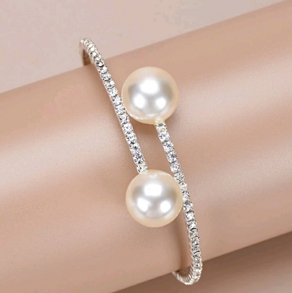 Jewelry - Silver Faux Pearl Rhinestone Bracelet